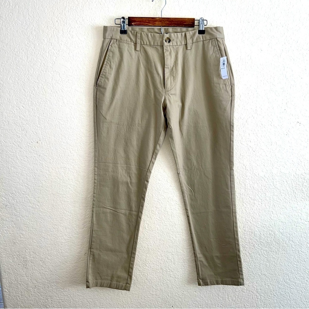 Old Navy 32x30 Ultímate Slim Built in flex khaki Pants NEW